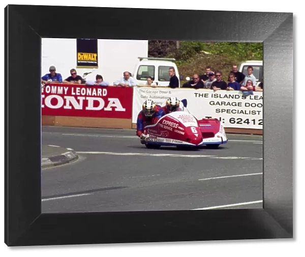 Gary Horspole & Kevin Leigh (Shelbourne Honda) 2002 Sidecar TT