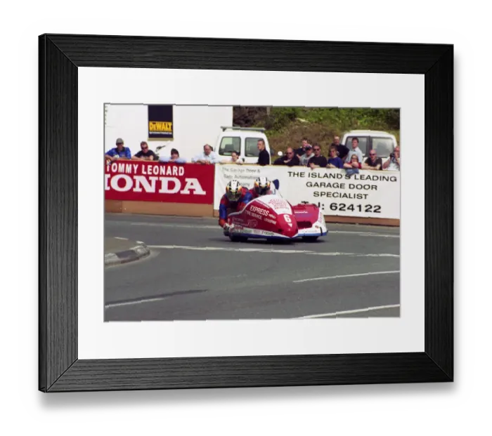 Framed Print : Gary Horspole & Kevin Leigh (Shelbourne Honda) 2002 Sidecar TT Framed Print : Gary Horspole & Kevin Leigh (Shelbourne Honda) 2002 Sidecar TT
