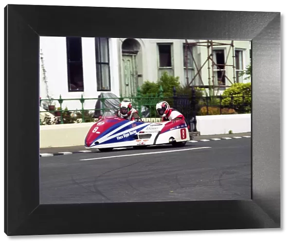 Gary Horspole & Kevin Leigh (Honda) 2000 Sidecar TT