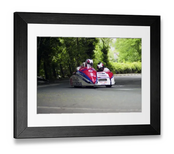 Framed Print : Gary Horspole & Kevin Leigh (Shelbourne Honda) 2002 Sidecar TT Framed Print : Gary Horspole & Kevin Leigh (Shelbourne Honda) 2002 Sidecar TT