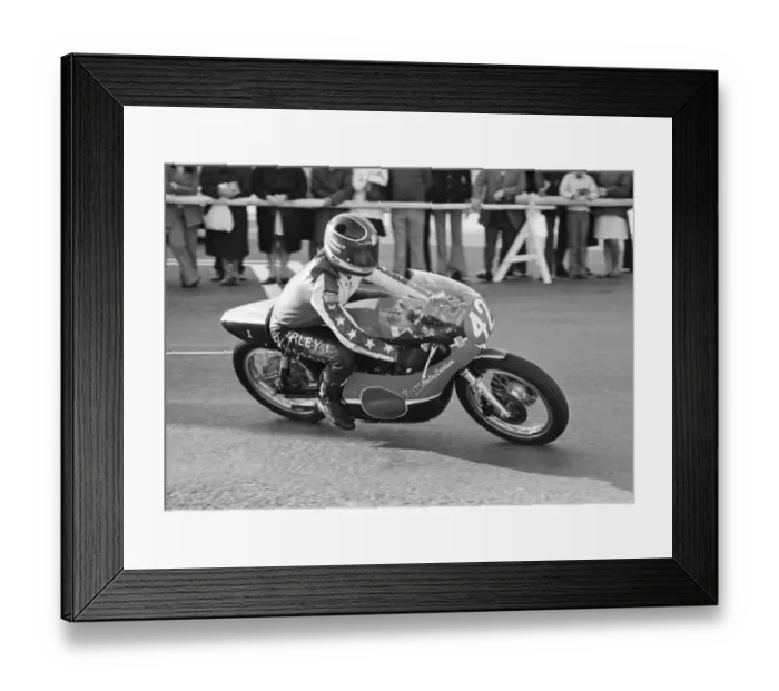 Framed Print : Brian Hussey (Harley Davidson) 1975 Lightweight TT Framed Print : Brian Hussey (Harley Davidson) 1975 Lightweight TT