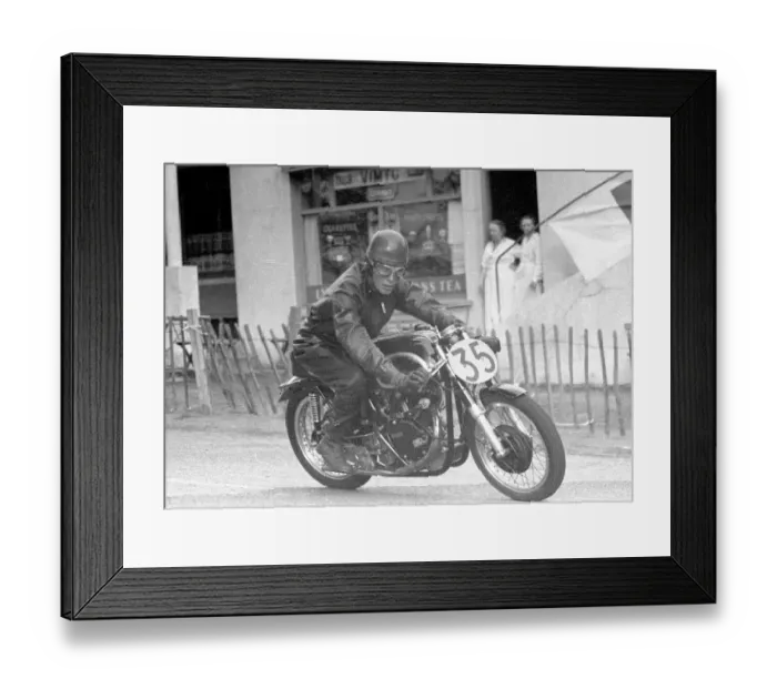 Framed Print : Peter Darvill (PJD Vincent) 1957 Senior Newcomers Manx Grand Prix Framed Print : Peter Darvill (PJD Vincent) 1957 Senior Newcomers Manx Grand Prix