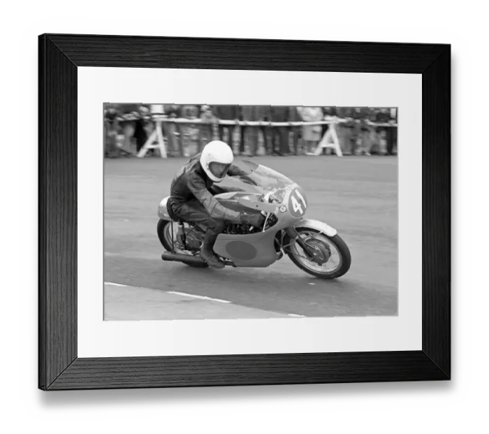 Framed Print : Roy Garnett (Honda) 1973 Lightweight Manx Grand Prix Framed Print : Roy Garnett (Honda) 1973 Lightweight Manx Grand Prix
