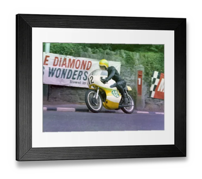 Framed Print : Mick Gilder (Suzuki) 1972 Lightweight Manx Grand Prix Framed Print : Mick Gilder (Suzuki) 1972 Lightweight Manx Grand Prix