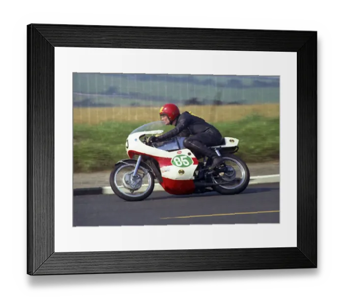 Framed Print : John Gardiner (Kawasaki) 1971 Lightweight Manx Grand Prix Framed Print : John Gardiner (Kawasaki) 1971 Lightweight Manx Grand Prix