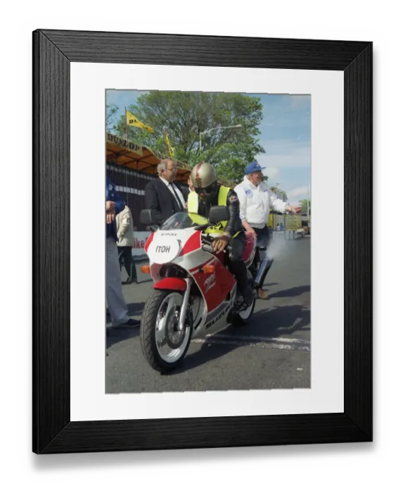 Framed Print : Mitsuo Itoh (Suzuki) 1990 Suzuki Parade Lap Framed Print : Mitsuo Itoh (Suzuki) 1990 Suzuki Parade Lap