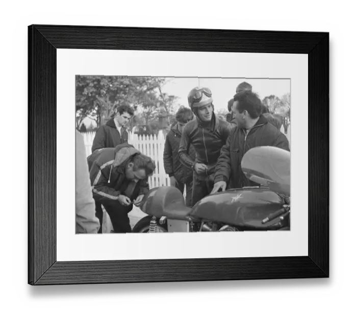 Framed Print : Giacomo Agostini (MV) 1967 TT Framed Print : Giacomo Agostini (MV) 1967 TT