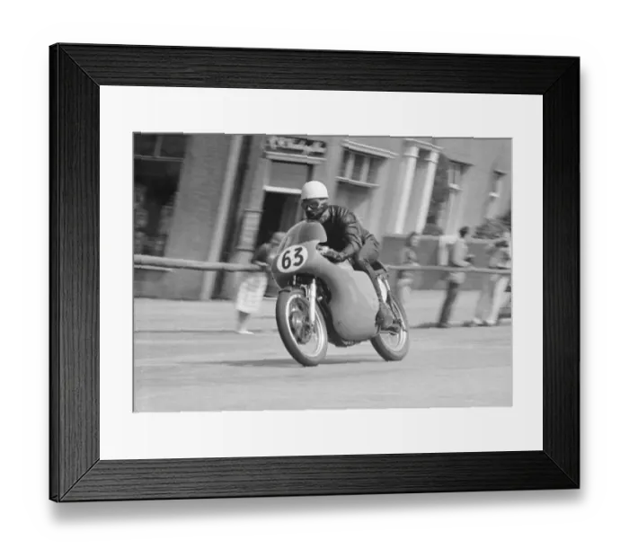 Framed Print : Bob Anderson (Norton) 1958 Junior TT Framed Print : Bob Anderson (Norton) 1958 Junior TT