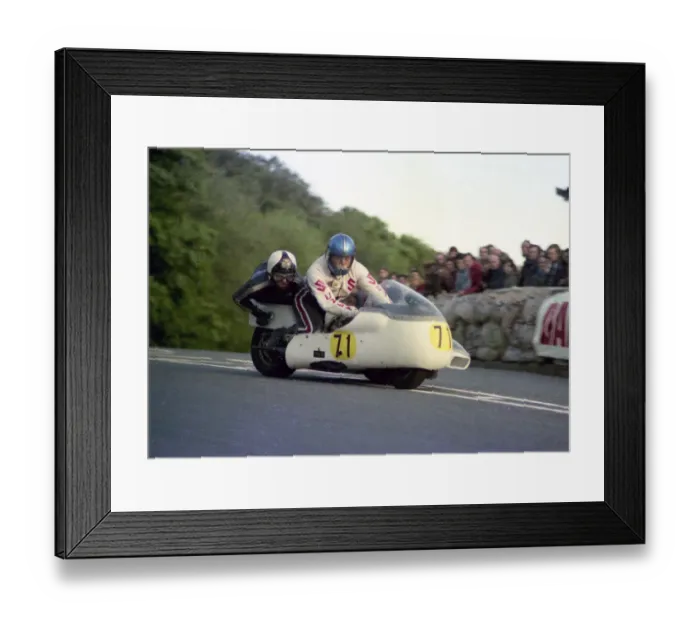 Framed Print : Bran Bardsley & Peter Cropper (Suzuki) 1976 1000cc Sidecar TT