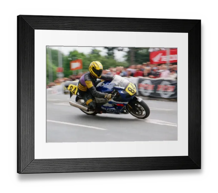 Framed Print : Ian Baddeley (Suzuki) 2002 Senior TT Framed Print : Ian Baddeley (Suzuki) 2002 Senior TT