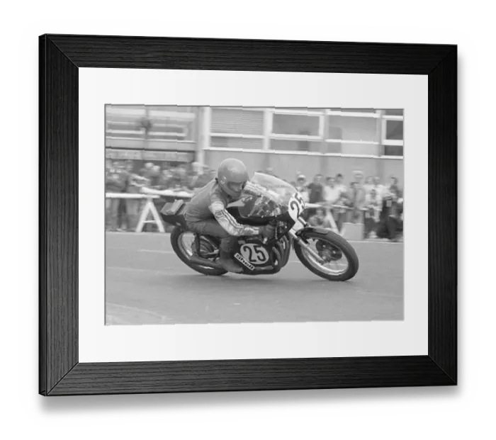 Framed Print : Martin Lee (Honda) 1981 Senior Manx Grand Prix Framed Print : Martin Lee (Honda) 1981 Senior Manx Grand Prix