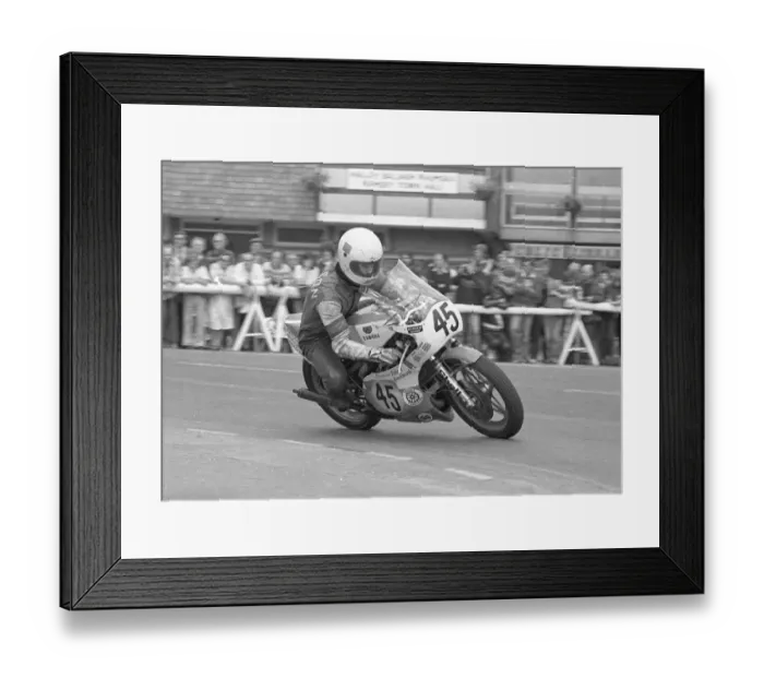 Framed Print : Martyn Nelson (Yamaha) 1981 Senior Manx Grand Prix Framed Print : Martyn Nelson (Yamaha) 1981 Senior Manx Grand Prix