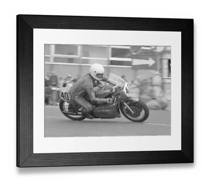 Framed Print : Dave Brown (Yamaha) 1981 Senior Manx Grand Prix Framed Print : Dave Brown (Yamaha) 1981 Senior Manx Grand Prix