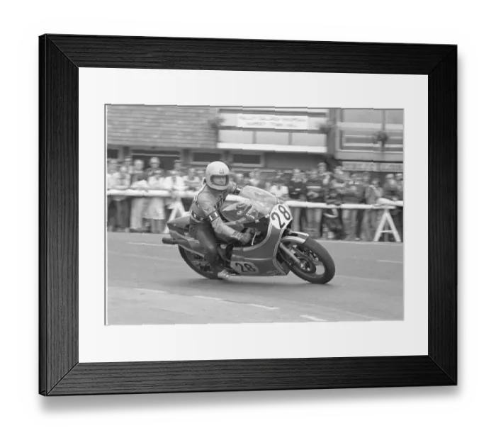 Framed Print : George Paterson (Suzuki) 1981 Senior Manx Grand Prix Framed Print : George Paterson (Suzuki) 1981 Senior Manx Grand Prix