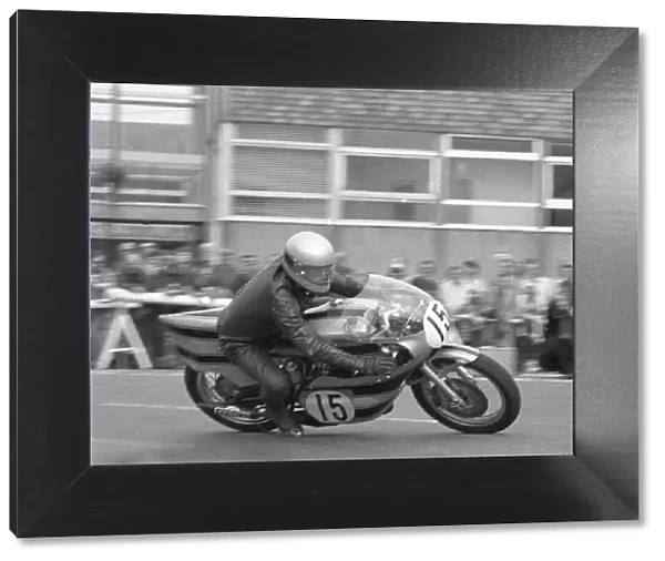 Peter Cox (Yamaha) 1981 Senior Manx Grand Prix