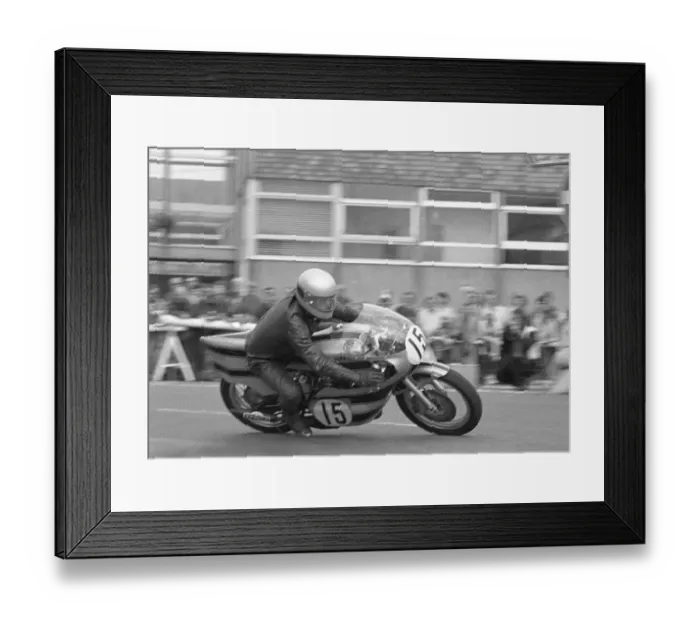 Framed Print : Peter Cox (Yamaha) 1981 Senior Manx Grand Prix Framed Print : Peter Cox (Yamaha) 1981 Senior Manx Grand Prix