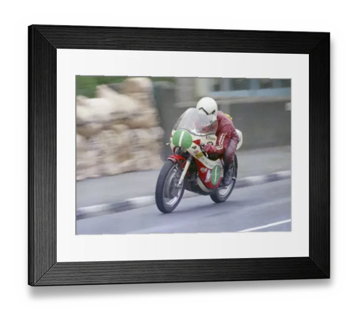 Framed Print : Mike Davies (Yamaha) 1976 Lightweight Manx Grand Prix Framed Print : Mike Davies (Yamaha) 1976 Lightweight Manx Grand Prix