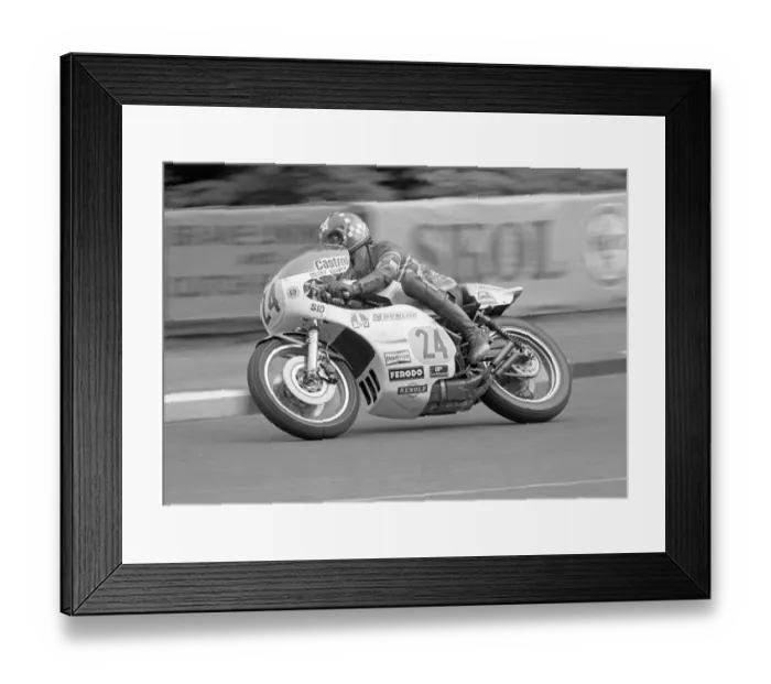 Framed Print : Geoff Barry (Yamaha) 1977 Senior TT Framed Print : Geoff Barry (Yamaha) 1977 Senior TT