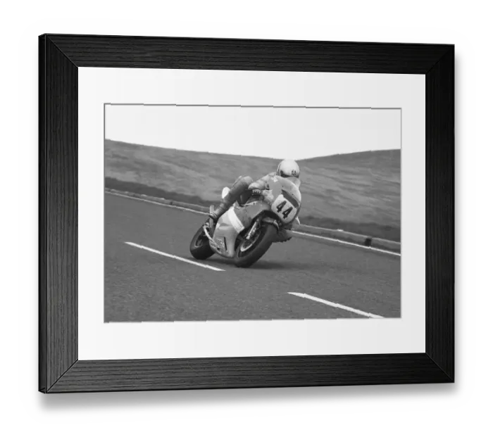 Framed Print : Des Barry (Yamaha) 1986 Formula One TT Framed Print : Des Barry (Yamaha) 1986 Formula One TT
