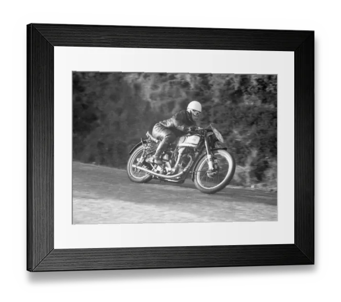 Framed Print : Peter Beaney (Norton) 1952 Junior Clubman TT Framed Print : Peter Beaney (Norton) 1952 Junior Clubman TT