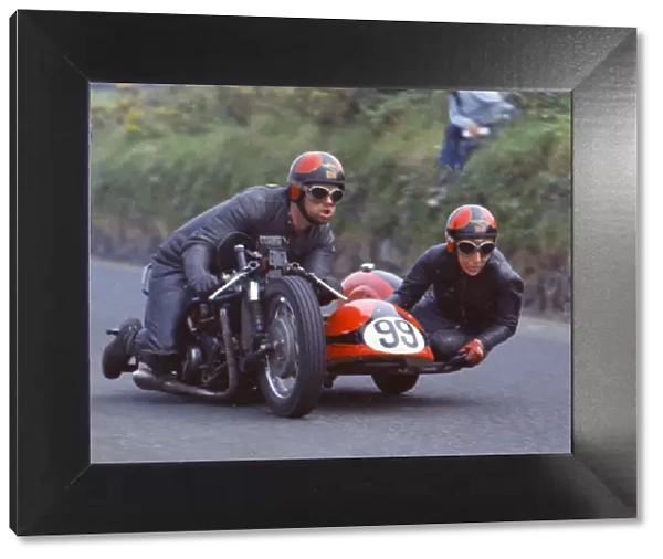 Bob Beales & Jenny Beales (Middleton Triumph) 1970 750 Sidecar TT