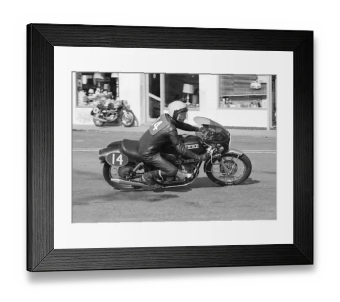 Framed Print : Richard Brown (Norton) 1972 Production TT Framed Print : Richard Brown (Norton) 1972 Production TT
