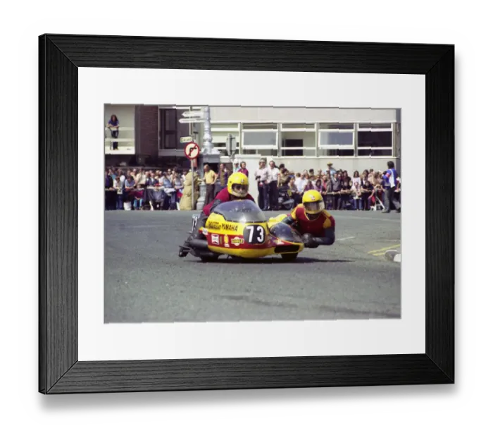 Framed Print : Frank Illingworth & Ray Crowther (Yamaha) 1976 500 Sidecar TT Framed Print : Frank Illingworth & Ray Crowther (Yamaha) 1976 500 Sidecar TT