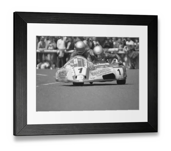 Framed Print : Derek Bayley & Bryan Nixon (Yamaha) 1986 Sidecar TT Framed Print : Derek Bayley & Bryan Nixon (Yamaha) 1986 Sidecar TT