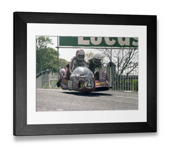 Framed Print : Derek Bayley & Bob Bryson (Yamaha) 1979 Sidecar TT Framed Print : Derek Bayley & Bob Bryson (Yamaha) 1979 Sidecar TT