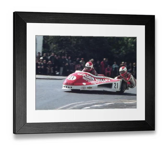 Framed Print : Derek Bayley & Bob Bryson (Yamaha) 1981 Sidecar TT Framed Print : Derek Bayley & Bob Bryson (Yamaha) 1981 Sidecar TT