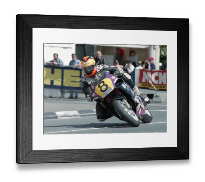 Framed Print : Simon Beck (Honda) 1994 Supersport 600 TT Framed Print : Simon Beck (Honda) 1994 Supersport 600 TT