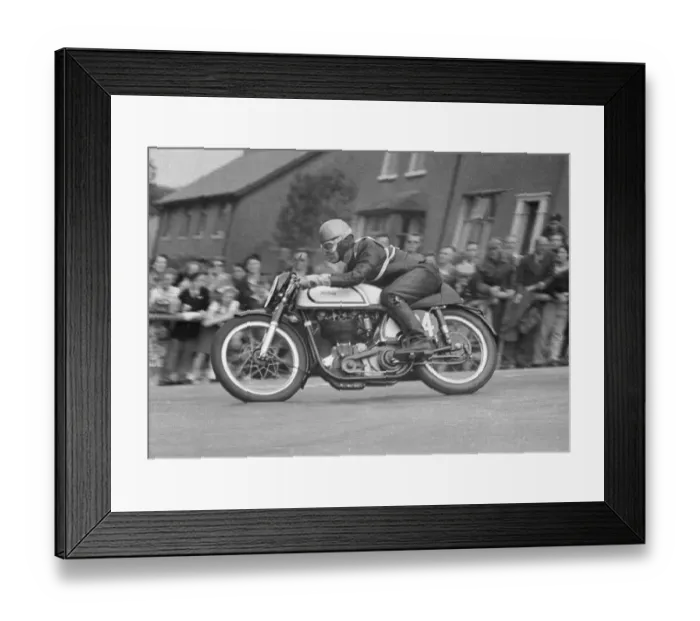 Framed Print : Bill Beevers (Norton) 1952 Senior TT Framed Print : Bill Beevers (Norton) 1952 Senior TT