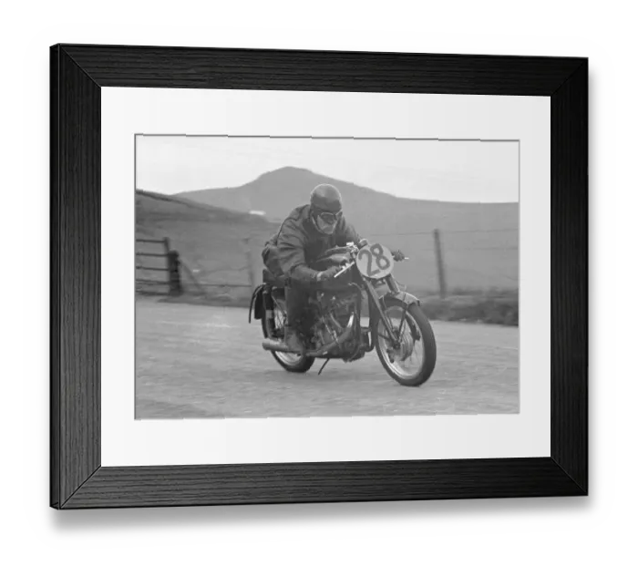 Framed Print : Doug Beasley (Beasley Velocette) 1953 Lightweight TT Framed Print : Doug Beasley (Beasley Velocette) 1953 Lightweight TT