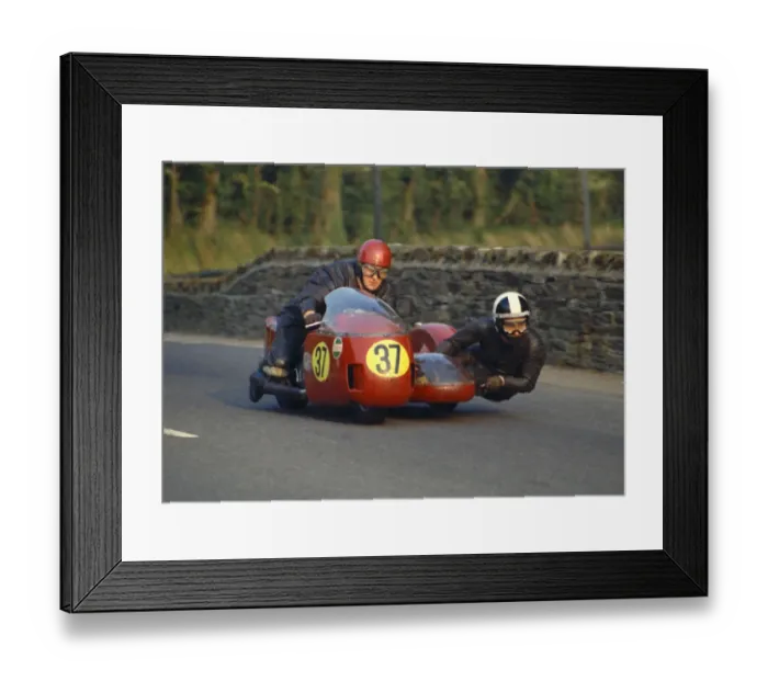 Framed Print : Ray Bell & Gordon Russell (BSA) 1971 750 Sidecar TT Framed Print : Ray Bell & Gordon Russell (BSA) 1971 750 Sidecar TT