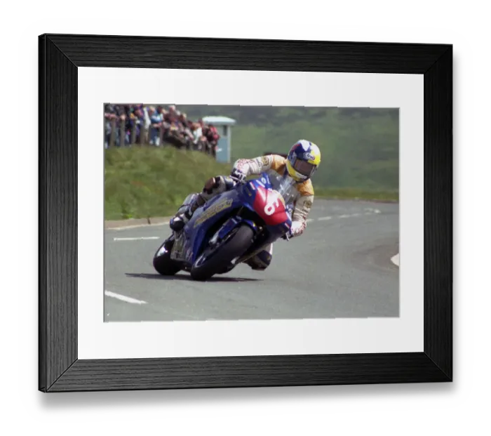 Framed Print : Alan Bennallick (Yamaha) 1998 Production TT Framed Print : Alan Bennallick (Yamaha) 1998 Production TT