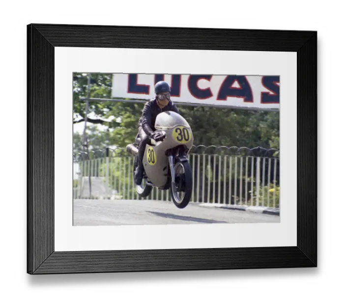 Framed Print : Bob Biscardine (Norton) 1971 Senior TT