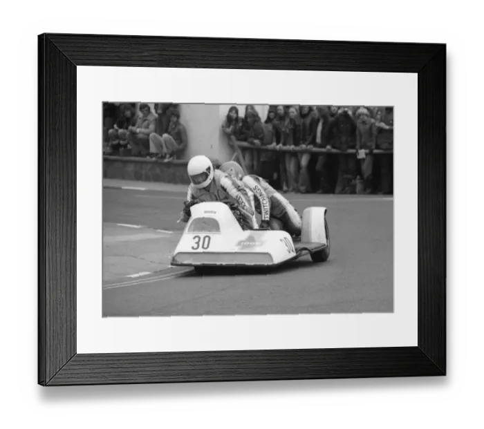 Framed Print : Dave Bexley & Alan Martin (Hadleigh Kawasaki) 1977 1000 Sidecar TT Framed Print : Dave Bexley & Alan Martin (Hadleigh Kawasaki) 1977 1000 Sidecar TT