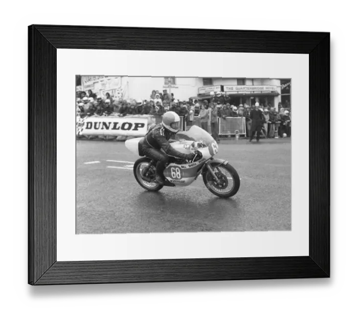 Framed Print : Les Bibby (Yamaha) 1977 Junior TT Framed Print : Les Bibby (Yamaha) 1977 Junior TT