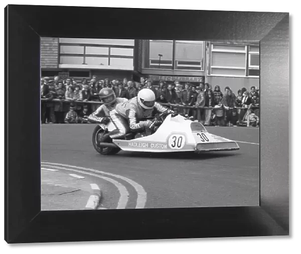 Dave Bexley & Alan Martin (Hadleigh Kawasaki) 1977 1000 Sidecar TT