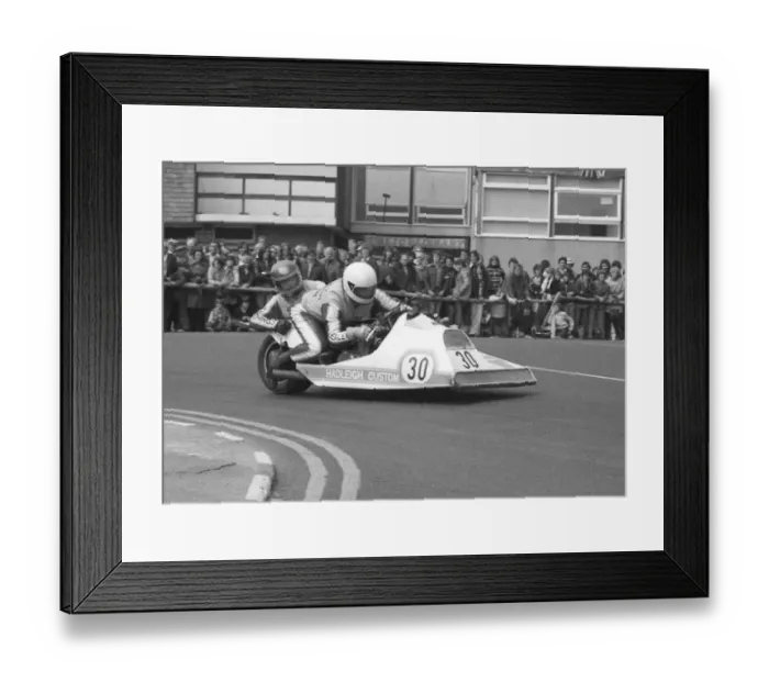 Framed Print : Dave Bexley & Alan Martin (Hadleigh Kawasaki) 1977 1000 Sidecar TT Framed Print : Dave Bexley & Alan Martin (Hadleigh Kawasaki) 1977 1000 Sidecar TT