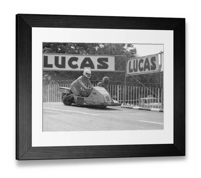 Framed Print : Dave Bexley & Mick Skeels (Hadleigh Honda) 1975 1000 Sidecar TT