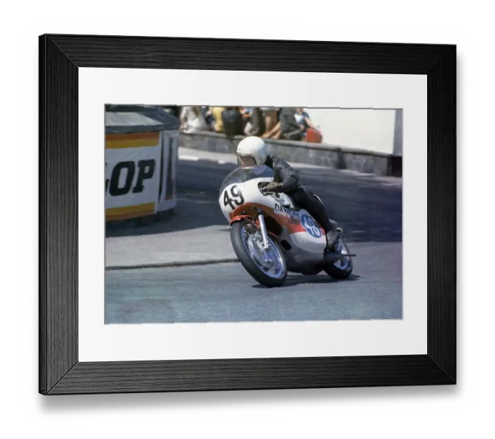 Framed Print : Gerry Mateer (Yamaha) 1973 Junior TT Framed Print : Gerry Mateer (Yamaha) 1973 Junior TT