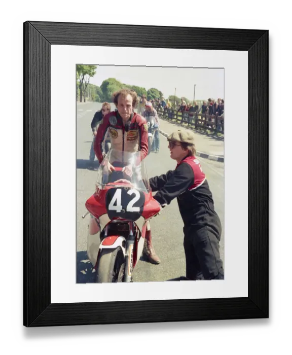 Framed Print : Mike Booys (Pinfold Yamaha) 1987 Formula Two TT Framed Print : Mike Booys (Pinfold Yamaha) 1987 Formula Two TT