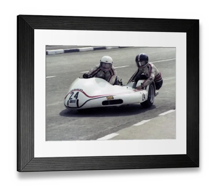 Framed Print : John Boswell & Graham Wellington (Yamaha) 1980 Sidecar TT Framed Print : John Boswell & Graham Wellington (Yamaha) 1980 Sidecar TT