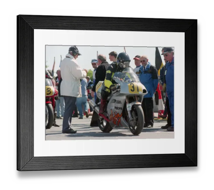 Framed Print : Colin Breeze (Kawasaki) 2000 Senior TT Framed Print : Colin Breeze (Kawasaki) 2000 Senior TT