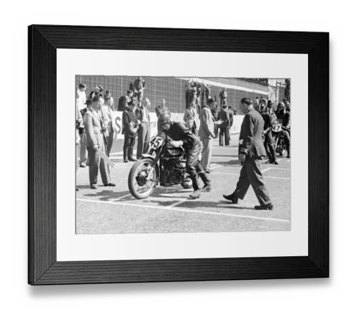 Framed Print : Eric Briggs (Norton) 1950 Junior TT Framed Print : Eric Briggs (Norton) 1950 Junior TT