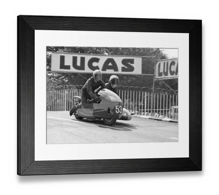 Framed Print : Eric Bregazzi & Jimmy Creer (BSA) 1975 Sidecar TT Framed Print : Eric Bregazzi & Jimmy Creer (BSA) 1975 Sidecar TT