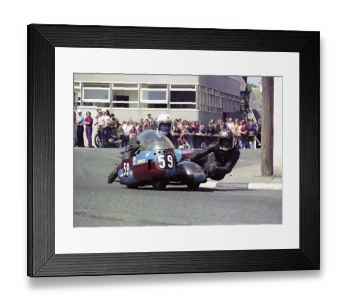 Framed Print : Eric Bregazzi & Jimmy Creer (BSA) 1976 Sidecar TT Framed Print : Eric Bregazzi & Jimmy Creer (BSA) 1976 Sidecar TT