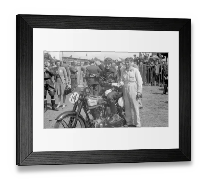 Framed Print : Eric Briggs (Norton) 1947 Senior Clubman TT