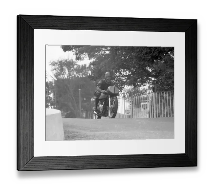 Framed Print : Peter Tomlinson (Matchless) 1960 Senior Manx Grand Prix Framed Print : Peter Tomlinson (Matchless) 1960 Senior Manx Grand Prix